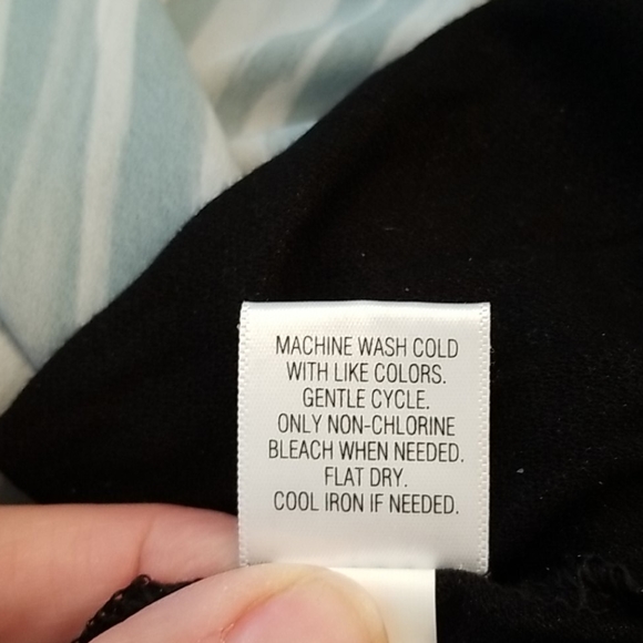 2/$11 🎉Apt 9 black floral mixed media top! Sz small - Picture 6 of 6